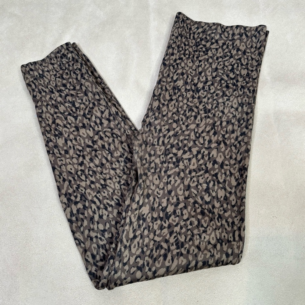SPANX Size Large Look At Me Now Mini Leopard‎ Print Leggings Seamless Slimming